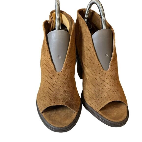 Vince Camuto Suede Front V-Cut Peep Toe Booties Kalei Pumpernickel Suede Size 6 - Picture 1 of 6